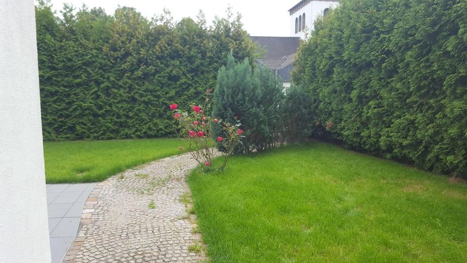 Reihenendhaus mit gehobene Ausstattung und 2 Stellplätze (Mietpreis inbegriffen) – Foto 2
