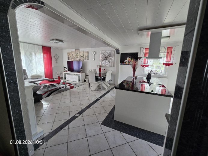 Casa unifamiliar bien cuidada con luminoso apartamento abuhardillado – Foto 16