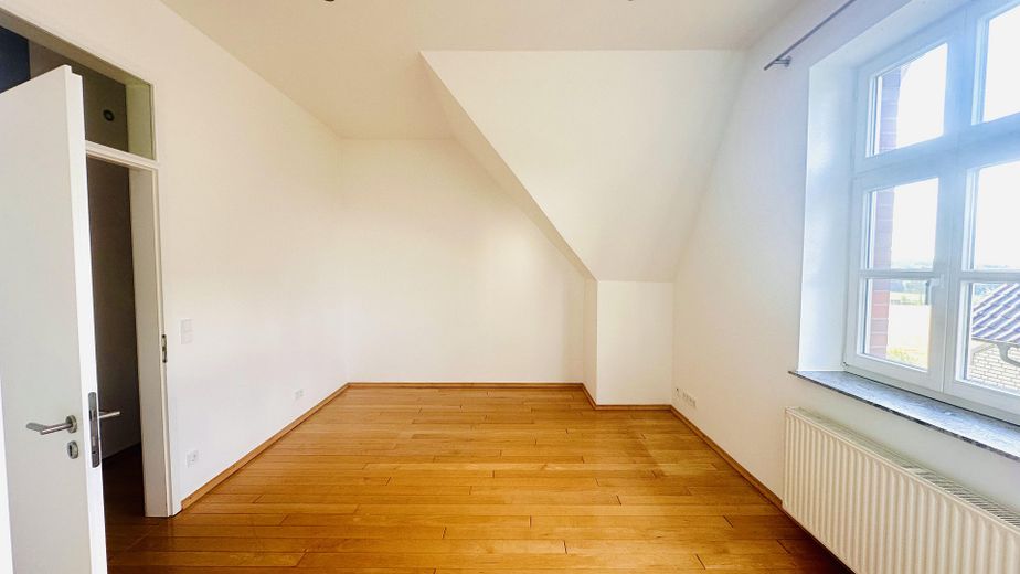 Traumhafte ca. 135 m² große Wohnung mit Garten, Balkon und Garagenstellplatz – Schlafzimmer 2