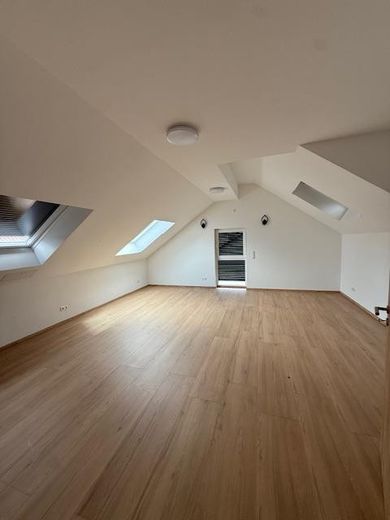 NEUBAU ERSTBEZUG GROSSE 3-ZIMMER WOHNUNG MIT KLIMAANLAGE – Foto 2