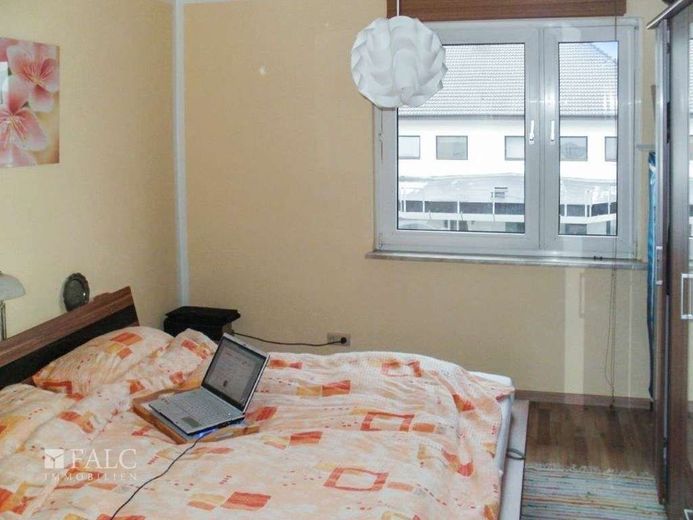 Commercial property with high return and potential – Schlafzimmer Vorderhaus