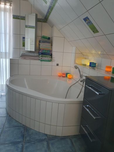 großzügige Badewanne