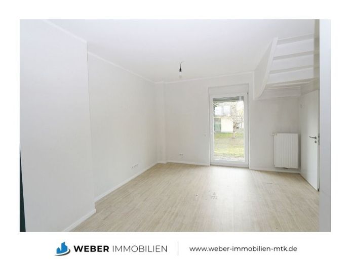 ZWEI Doppelhaushälften auf RIESIGEM SONNEN-Grundstück in ZENTRALER Lage – Wohnzimmer Haus 1