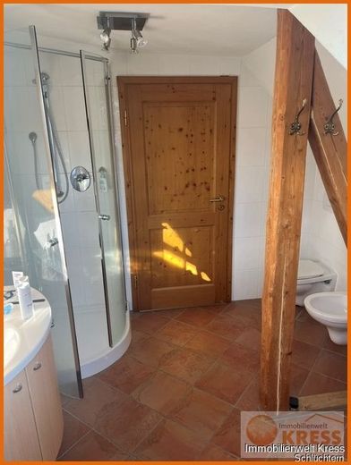 Großzügiges Wohlfühlzuhause: Großzügige Räume mit Kamin, hellem Wintergarten und sonnigem Terasse! – Bild 13