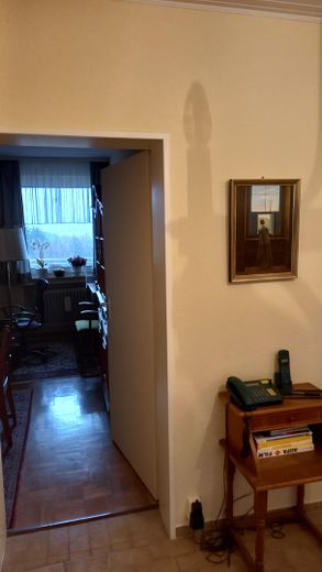 sonnige Wohnung mit Weitblick – Flur zum Esszimmer