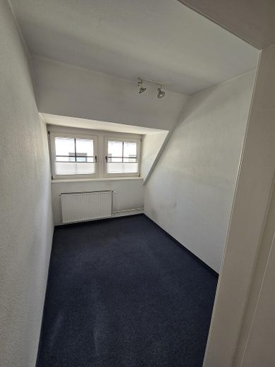 Großzügiges Einfamilienhaus mit viel Potenzial - provisionsfrei – Arbeitszimmer (OG)