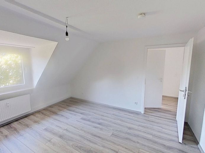 Moderno appartamento di 3 locali con bagno finestrato e tanti comfort a Duisburg-Meiderich – Ansicht II: Schlafzimmer II