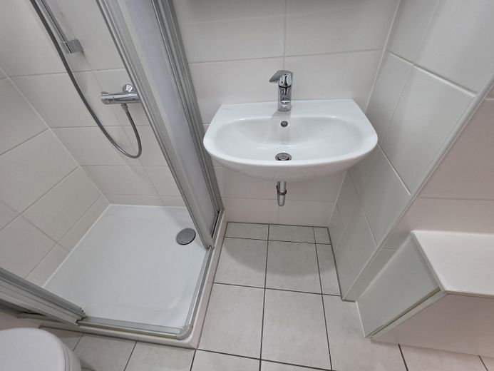 2 Zi.-Wohnung • Hell, modern & komfortabel • Ankommen und wohlfühlen – Neues Waschbecken + Armaturen