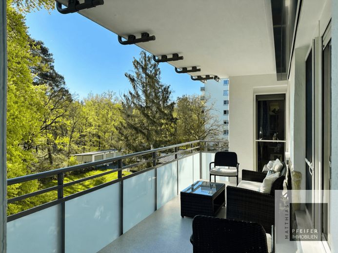 SOLD - Bright air-conditioned apartment with large loggia in a forest-edge location – Foto 1