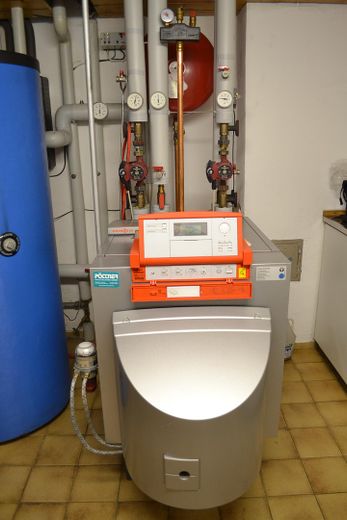 Molto spazio da privato - grande casa unifamiliare con 8 stanze – Heizungsanlage