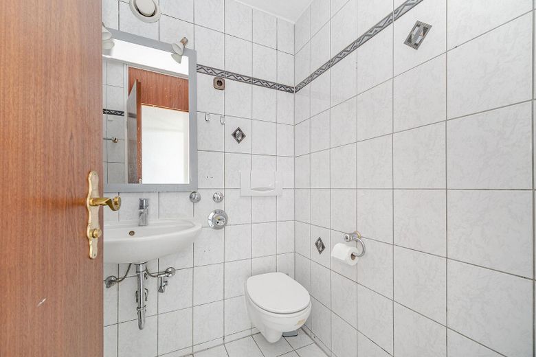 Bezugsfreie 3-Zimmer-Wohnung im 13. Obergeschoss mit zwei Balkonen und Alpenblick – Foto 13