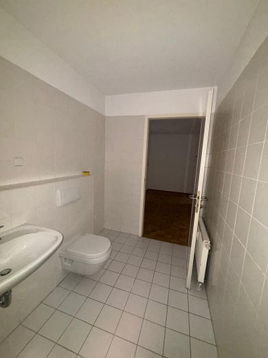 Luminoso piso de 3 habitaciones con logia, sin comisión y en una ubicación privilegiada de Berlín – Badezimmer