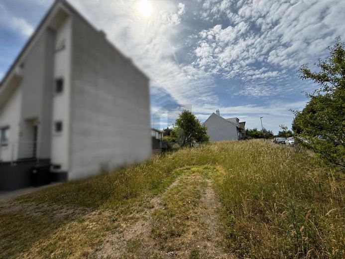 ERSCHLOSSEN & SOFORT BEBAUBAR IN RUHELAGE – Foto 1