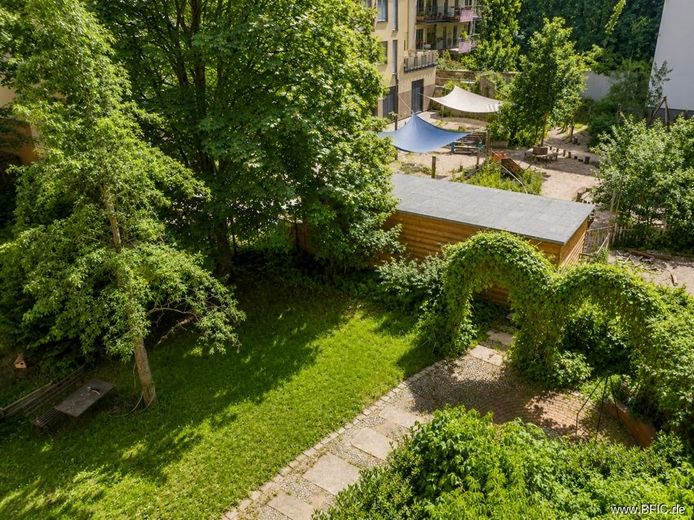 Balkon-Ausblick auf Engelbecken und Michaelkirchplatz - 3-Zimmer-Wohnung, bezugsfrei in Kürze – Innenhofausblick