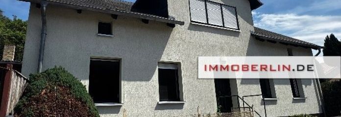 IMMOBERLIN.DE - Casa unifamiliare/bifamiliare con edifici accessori e potenziale in posizione rurale vicino al lago