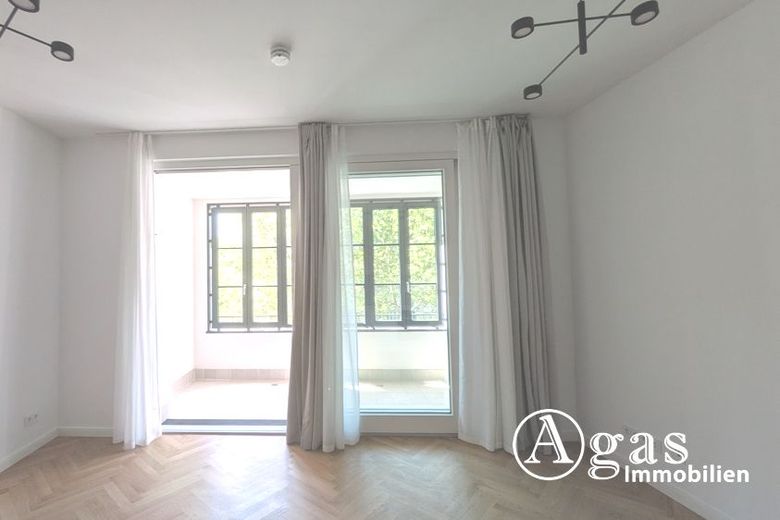 Moderno appartamento di nuova costruzione di 1 stanza con cucina attrezzata in posizione ambita a Schöneberg – Wohnbereich