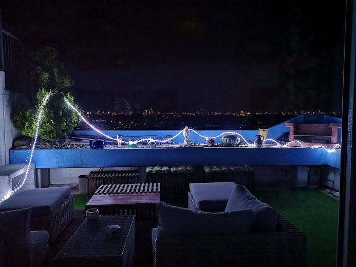 Großzügige Wohnung mit Panoramablick und großer Terrasse – Terrasse_Nacht