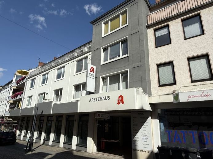 Hildesheim-City: Großes Ärzte- und Bürohaus mit vermieteten und freien Praxen – फोटो 1