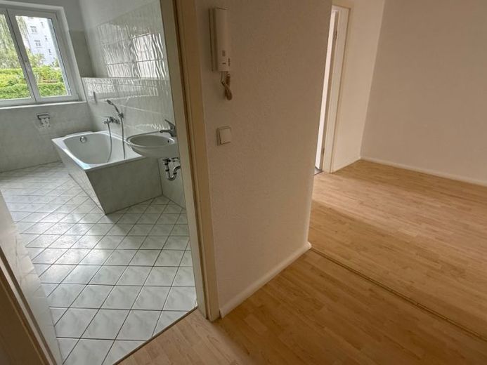1.OG - Balkon - Bad mit Fenster uv.m. - frei ab sofort !!! – Foto 1