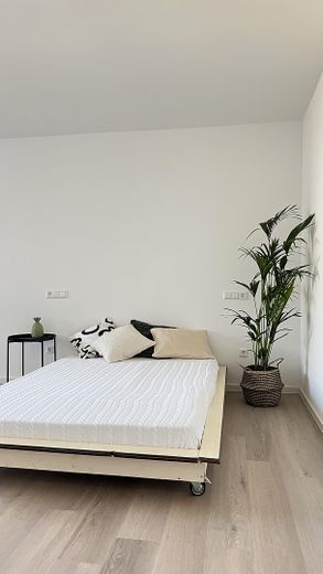 مجددة. مفروشة. مثالية لك! - شقة عالية الجودة مع شرفة كبيرة – Schlafzimmer