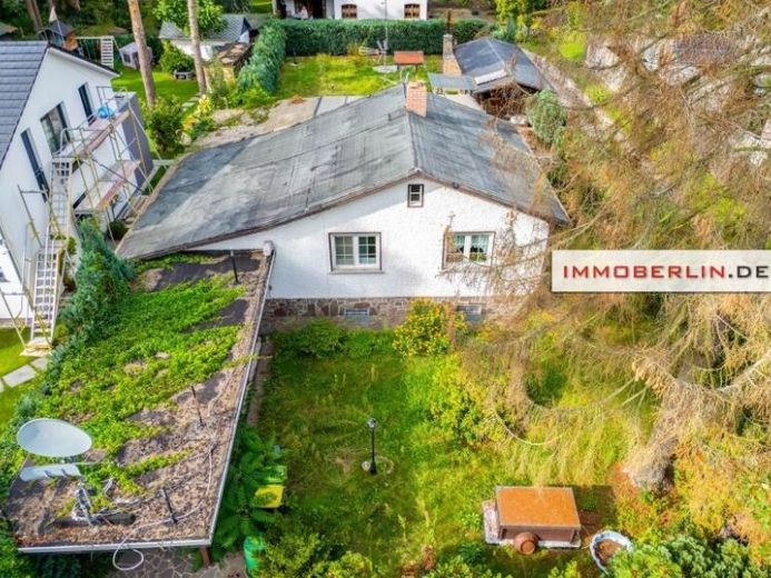 IMMOBERLIN.DE - Wohlfühllage! Netter Bungalow auf herrlichem Grundstück – फोटो 1