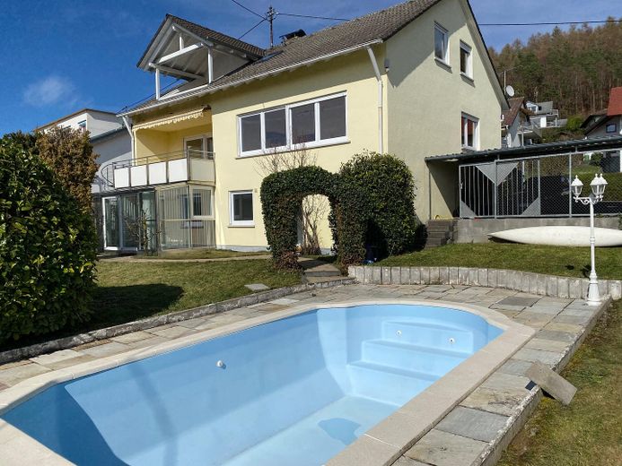 freistehendes Haus, Seesicht, Garten und Pool – Foto 1