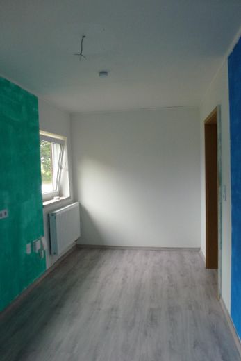 Ruhige Seitenstraße und doch zentral – Zimmer OG mit LWLAnschl.