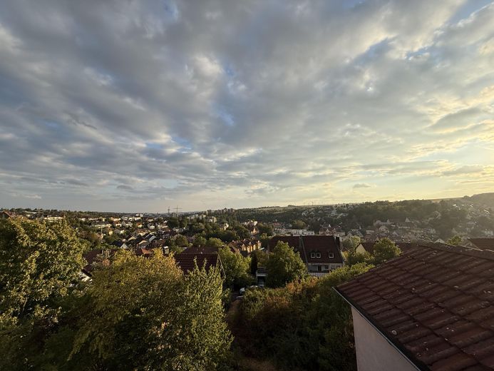 Moderne 3-Zimmer-Maisonette mit 3 Balkonen, Garage & Panoramablick über Würzburg – Foto 13