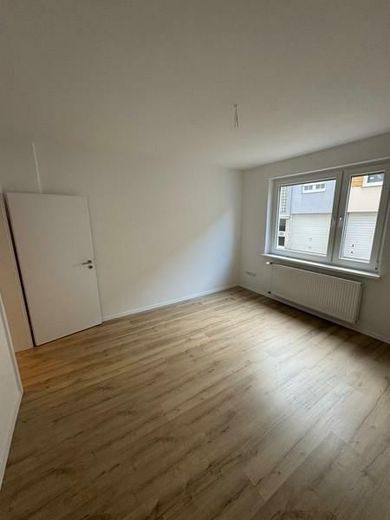 Erdgeschoßwohnung - Innenstadt - alles zu Fuß erreichbar - beste Wohnlage - worauf Warten? – 10 Zimmer