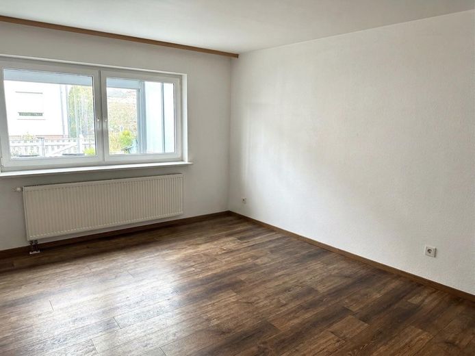 Środkowy segment domu szeregowego w Landshut – Wohnzimmer