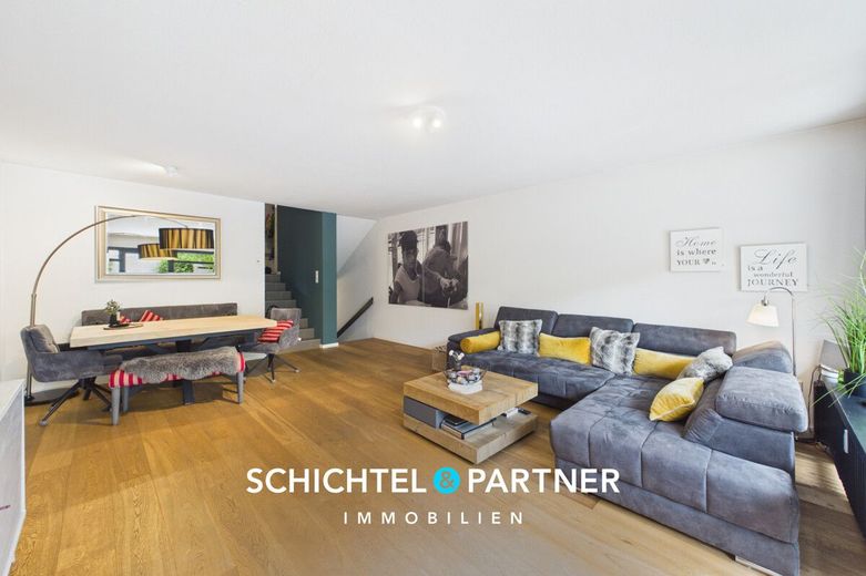 Oberneuland | Stilvolle Maisonette-Wohnung mit Schwimmbad und Sauna – S&amp;P | Wohnzimmer
