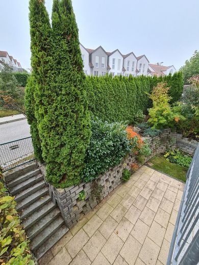Einziehen & genießen: Provisionsfreie DHH am Moniberg mit traumhaftem Fernblick, Sauna & 3 Terrassen – Ausblick Balkon