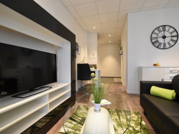 1-Zimmer-Apartment für 2 Personen, möbliert und voll ausgestattet, zentral in Niederrad – Foto 1