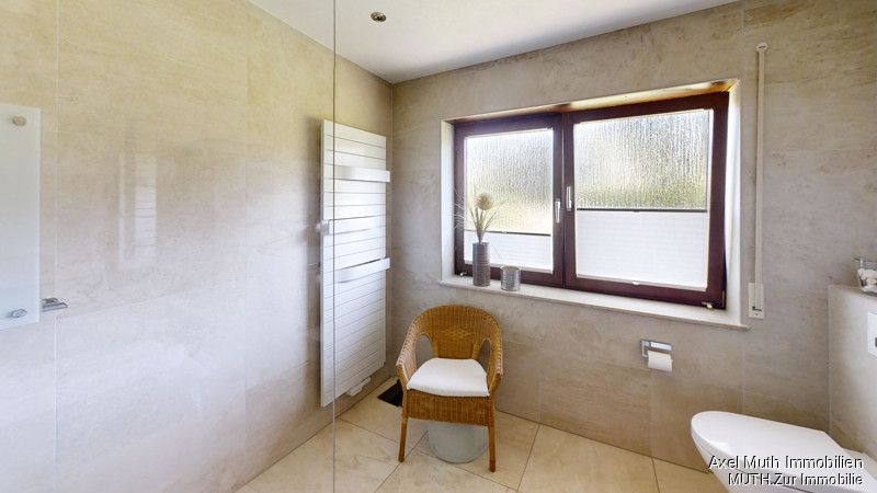 Großes Badezimmer