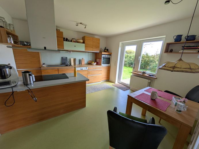 Ostsee ve Holstein İsviçresi yakınlarındaki çayırlara manzara – Küche mit Zugang zur Terrasse