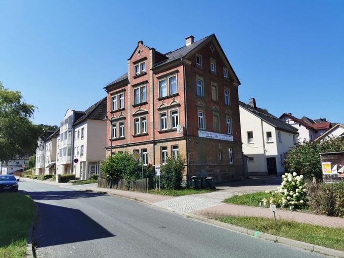 Wohnanlage mit Werkstatt + 3 Carports auf 1.035 m² Wohn-Nutzfläche und 1.743 m² Grundstück in Berga – फोटो 1