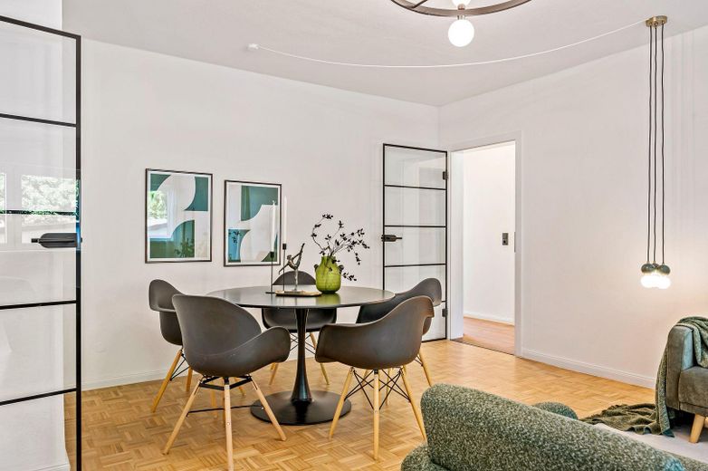 Fantásticamente modernizado: apartamento en propiedad de 3 habitaciones en ubicación céntrica - sin comisión – Essbereich