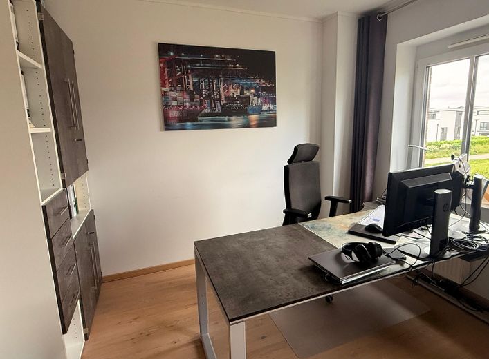 Modernes Reihenmittelhaus, Baujahr 2016, ruhig gelegen in Toplage von Ahrensburg – PROVISIONSFREI! – Studio Staffelgeschoss