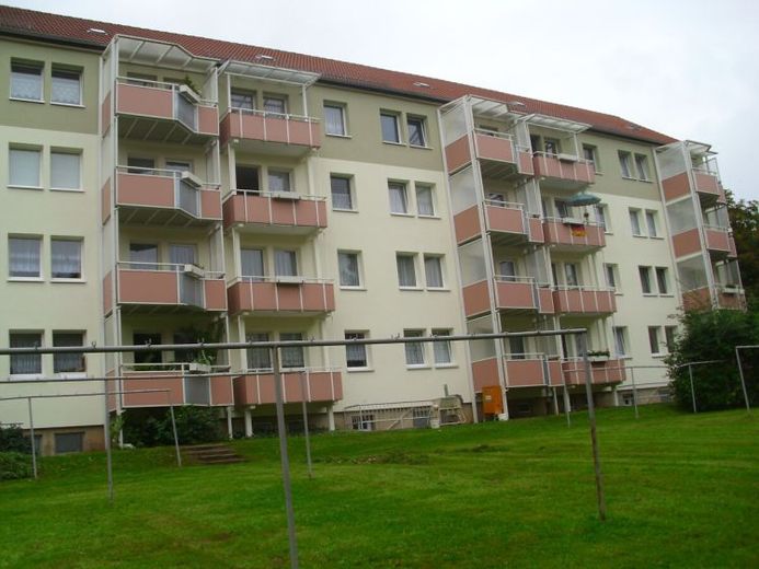schöne helle möblierte Wohnung mit Balkon – Foto 1