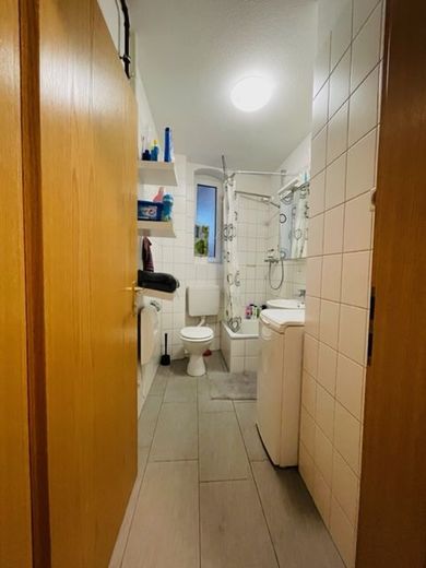 Geräumige Altbauwohnung in Stuttgart Ost – Bad