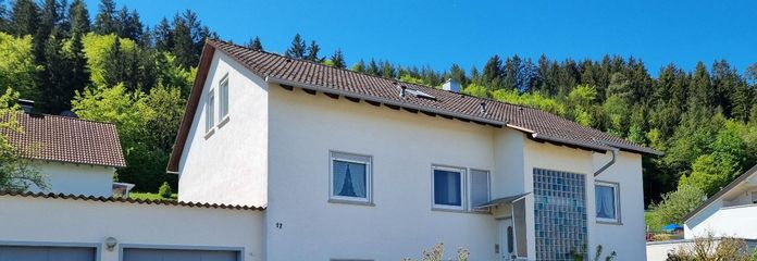 Frontansicht mit Doppelgarage