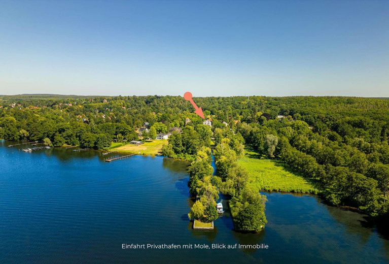 Будинок у будинку із садом на мальовничій ділянці біля води, приватна гавань – Фотографія 14