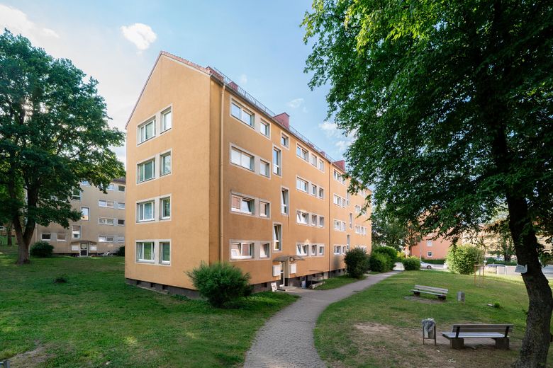 Provisionsfrei vom Eigentümer – renovierte 3-Zimmer-Wohnung mit neuer Küche – Haus von außen