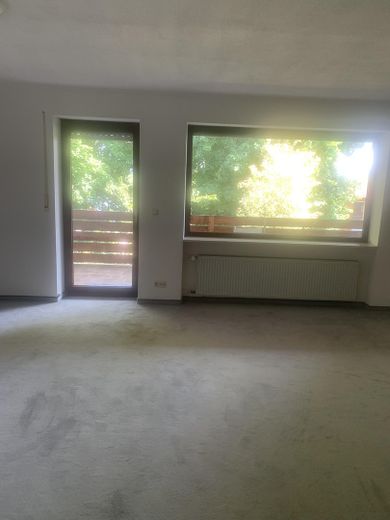 Wohnzimmer mit Balkon