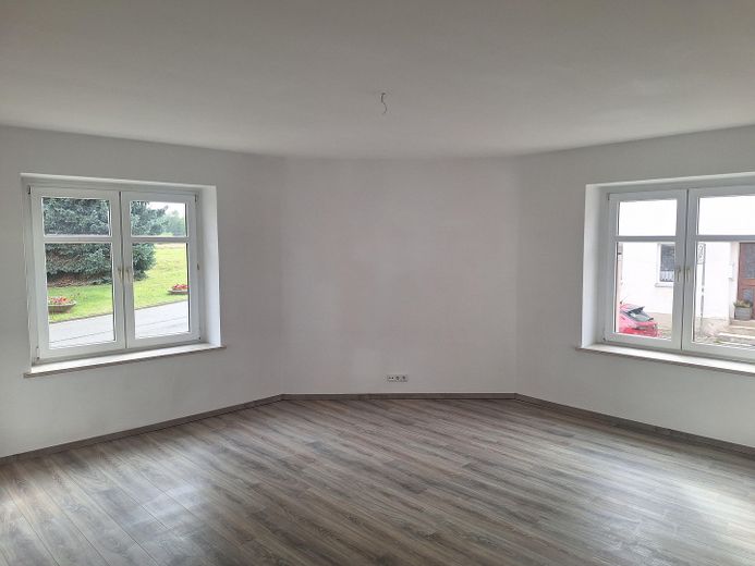 Bright 3-room apartment with large daylight bathroom and dressing room in Zwickau-Crossen – Wohnzimmer