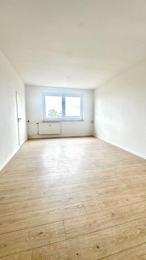 4 Zimmer auf 67 m² in Weimar-Schöndorf – Wohnzimmer