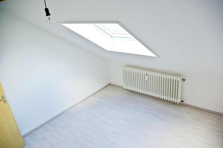 3-room top-floor apartment 100m² south side parking space garden cellar laundry room air conditioning – Foto 2
