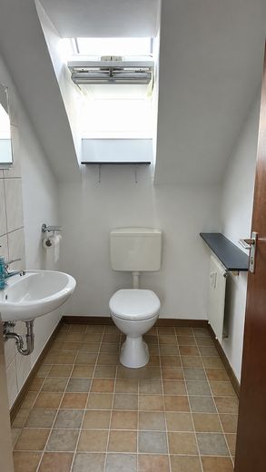2 Zimmer Dachgeschoßwohnung mit Weitblick – WC, KI