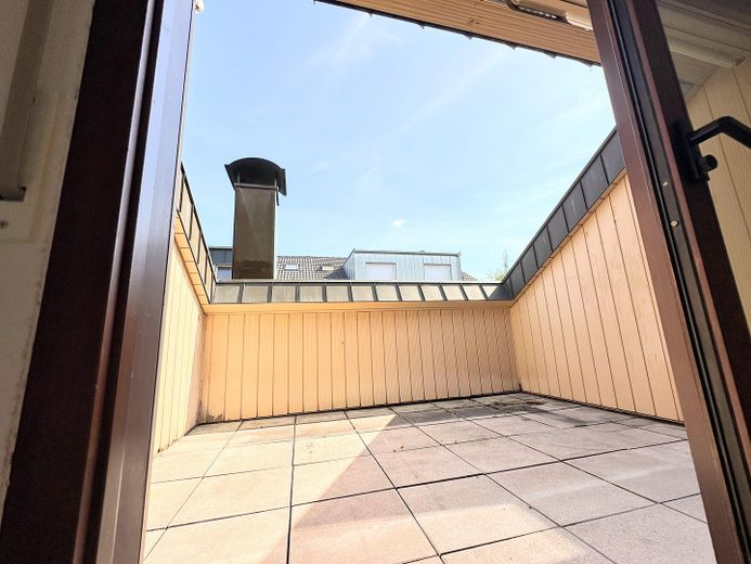 Repräsentatives 2-Familienhaus mit Ausbaupotential in begehrter Wohnlage – DG Dachloggia