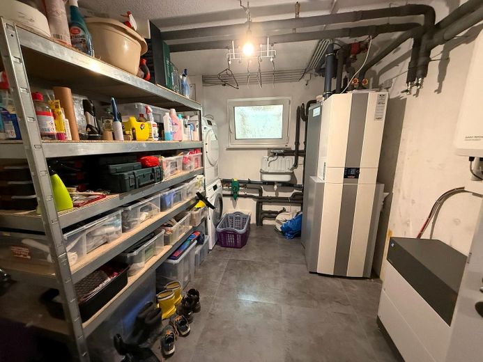 Neuwertige Doppelhaushälfte in schöner Lage – Technikraum